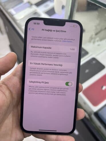 Hyundai: IPhone 13, Göy, Face ID — 4