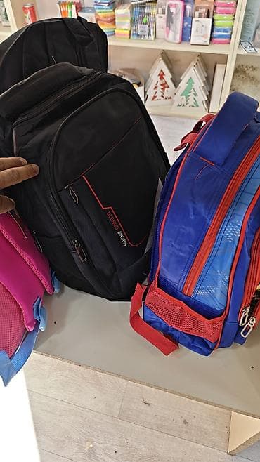 məktəbli formaları: Məktəb və gündəlik istifadə üçün müxtəlif dizaynda bel çantaları — 1