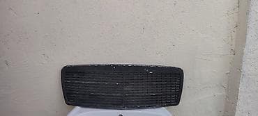 W210Avtomobil üçün qabaq radiator barmaqlığı - Rəng: qara - Material