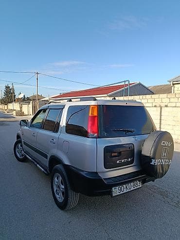 qız maşınları qiyməti: Honda CR-V (I nəsil, 5 qapı) – şəhər və kənar yollar üçün praktik — 2