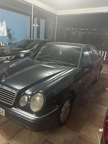 mercedes panel: Mercedes-Benz E-Class: 2 l | 1996 il Sedan — 5
