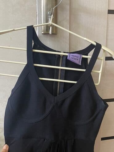 dəbli ziyafət geyimləri: Bu zərif qara maksi don Herve Leger brendi tərəfindən hazırlanmışdır — 1