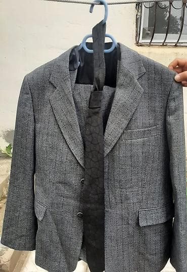 3-lü kişi dəsti Xüsusiyyətlər: - Üç hissəli komplekt: pencək, jilet