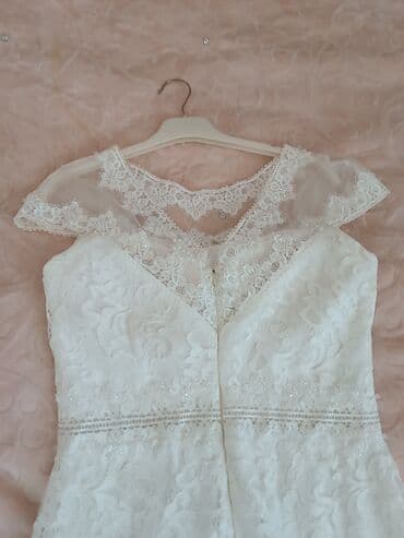 elçilik paltarı: 90 manata alınıb40 manata satilir.Nikahda cəmi 1 dəfə geyinilib.40 — 3