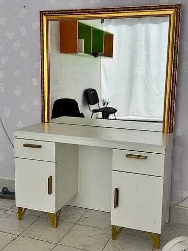 İşlənmiş, Makiyaj üçün masa