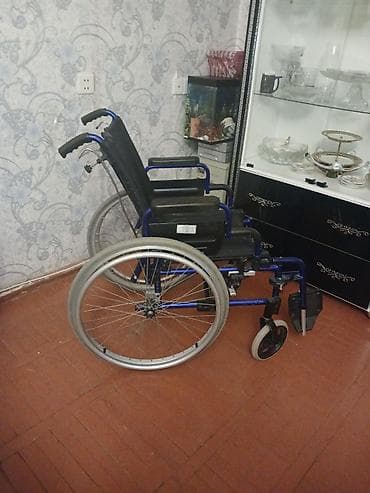 Tibbi geyim: Salam elil arabası satılır isdeyen olsa endirim olar xaiş olunur — 2