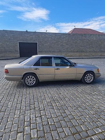 formula teker: Mercedes-Benz E 220: 2.2 l | Sedan — 10