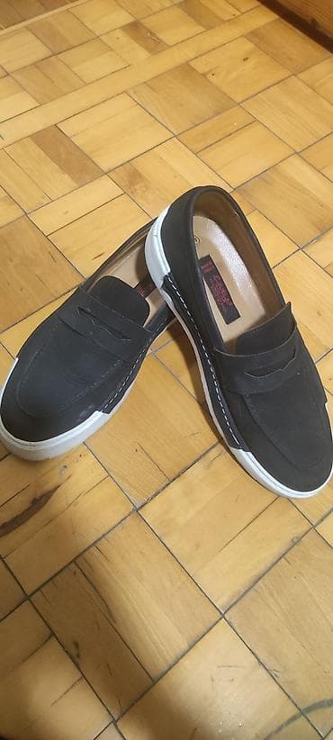 şort: Qara mokasin tipli slip-on kişi ayaqqabısı - Rəng: Qara, kontrast ağ — 2