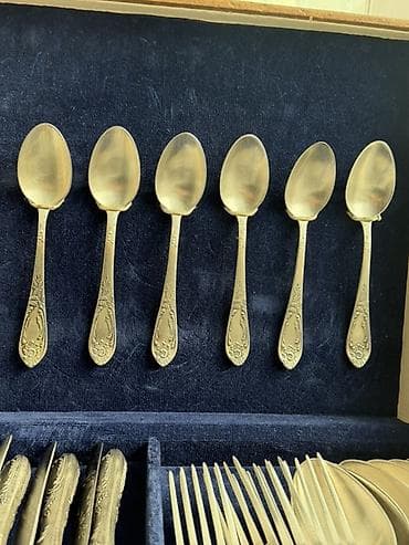 hascevher granit tava: Antik üslubda bəzəkli süfrə dəsti – metal çəngəl, bıçaq və qaşıqlardan — 9