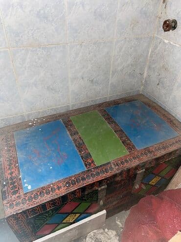 uzerinde gerb olan qepikler: 70 ilindi — 2