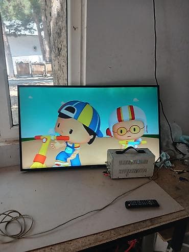 LED televizor + pult - Ekran: təxminən 40–43 düym, nazik çərçivə -
