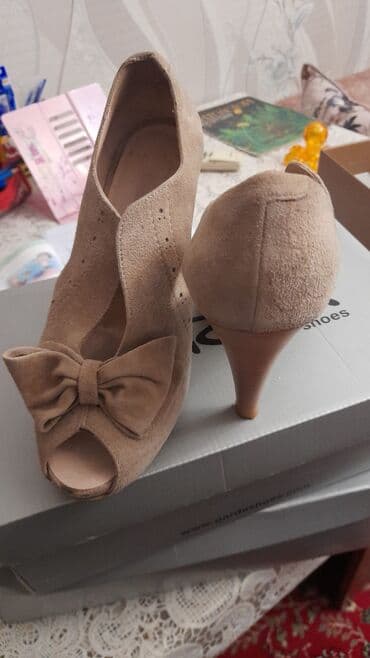 женские коралловые туфли: Qadın ayaqqabıları – müxtəlif modellər 1) Bej rəngli dəri (zamşa — 1