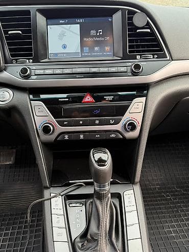 kia oluxana razin: Hyundai Elantra: 1.6 l | 2017 il Sedan — 9