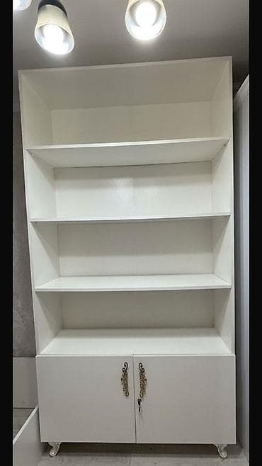 Ağ rəngli çoxfunksiyalı şkaf - Üst hissə: 4 geniş açıq rəf –