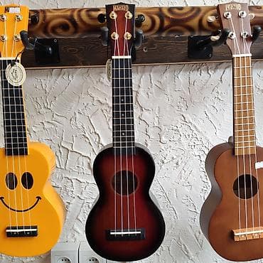 gitara simləri: Ukulele Mahalo MJ13TS Simlərin sayı: 4 Simlər:Aquila Qol: Mahogany — 2