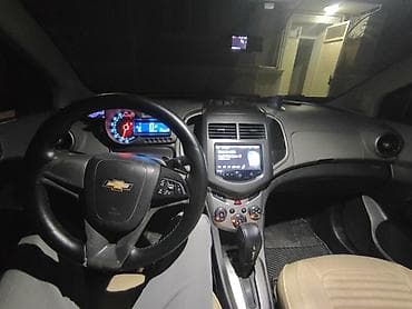 stop hyundai accent: Chevrolet Aveo: 1.4 l | 2014 il 235000 km Sedan — 7