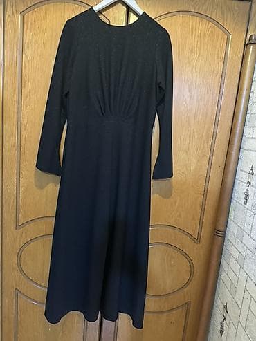 Audi: Qara ziyafət donu - Rəng: klassik qara, incə parıltılı (şimmer — 1