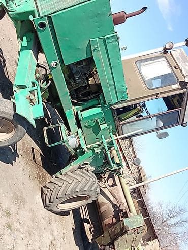 012 masin: Yaşıl rəngli kənd təsərrüfatı yığma maşını (özünüyığan — 7