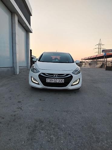 purjun satisi: Hyundai i30 (ağ rəng, hatchback) - Kuzov: 5 qapılı hatchback — 3