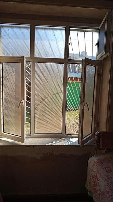 islenmis qapi pencere: Plastik (PVC) pəncərə dəsti 1.47 uzunluğu 1.60 hündürlüyü 3 ədəd - Ağ — 1