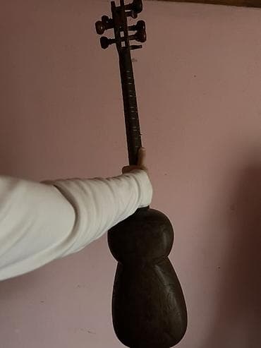 yamaha psr 740: Tar – Azərbaycan milli simli musiqi aləti - Korpus: Bütöv ağacdan — 2