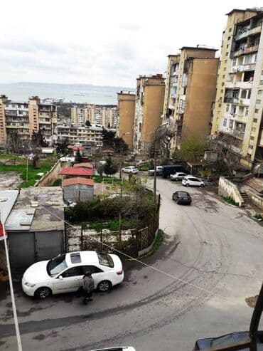 9 ci mikrorayon satilan evler: Bakı, 3 otaqlı, Köhnə tikili, 80 kv. m — 11