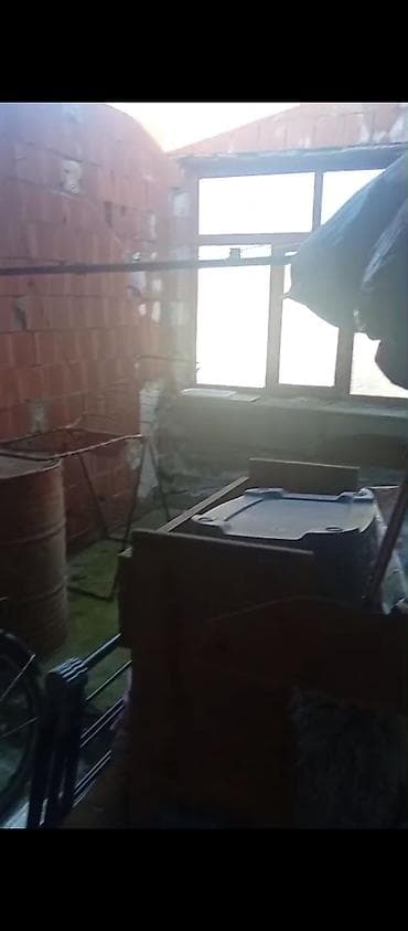 qobu yolunda ev: Qubanın mərkəzində vaqif küçəsində 1 həyətdə 2 ev satılır — 3