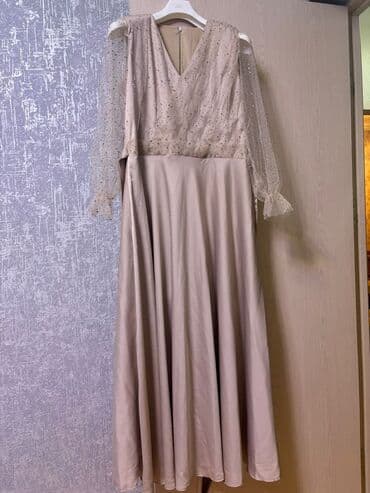 qadın şalvar: 1) Cins gödəkçə 30azn 2) Çəhrayı ziyafət donu 40azn 3) Bej ziyafət — 3