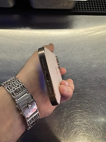 Мобильные телефоны и аксессуары: IPhone 16 Pro, Desert Titanium — 1