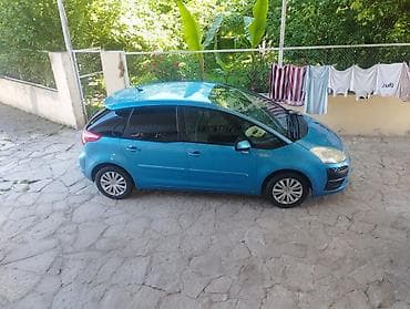 Citroën C4 Picasso – mavi rəngli kompakt MPV Xüsusiyyətlər: - Kuzov at lalafo.az Citroën C4 Picasso – mavi rəngli kompakt MPV Xüsusiyyətlər: - Kuzov