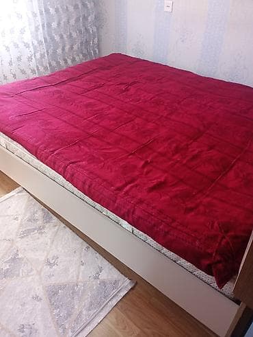 Şəkillər, tablolar: Yataq üçün rəng - Qırmızı Yataq örtüyü — 2