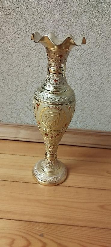 Bir vaza, Metal
