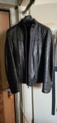 бордовые мужские куртки: Dəri gödəkcə 50 razmer, normal vəziyətdədir, qara rəng, istəyən olsa — 2