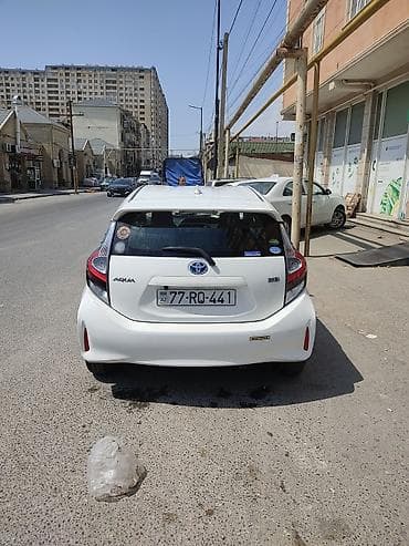 3 64 most: Toyota Aqua hibrid hetçbek - Rəng: ağ - Korpus: 5 qapılı hetçbek — 4