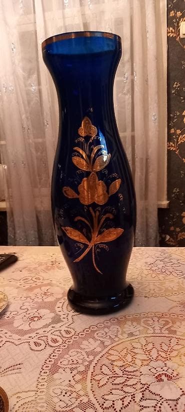 qapilar ev: Bir vaza, Bogem şüşəsi — 3