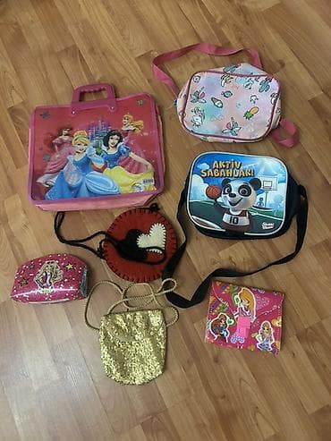 Uşaq çantaları və aksessuar dəsti Məhsulun tərkibi: - Böyük saplı
