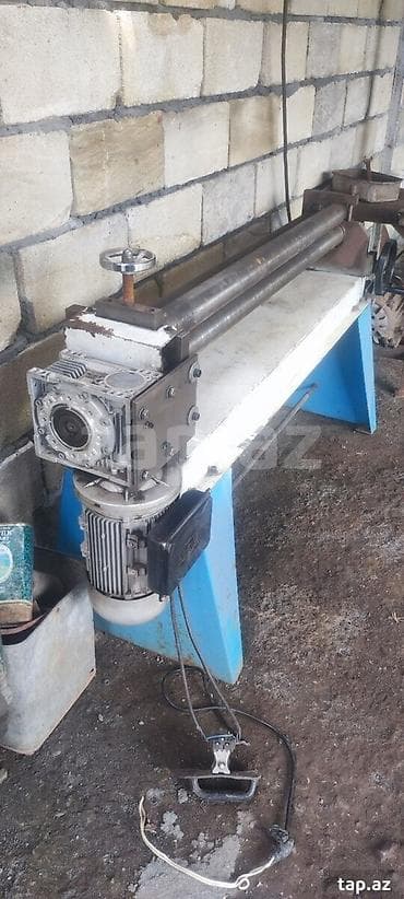 elektron saat: Metall vərəqlərin bükülməsi üçün elektrikli valik tipli makinə - — 1