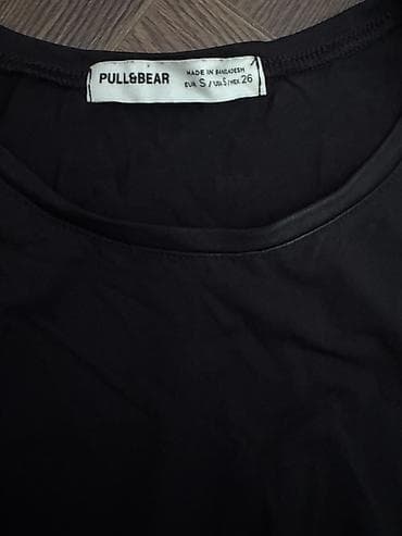 usta geyimi: Pull&Bear qara T‑shirt - Model: Klassik qısaqoll T‑shirt - Rəng — 3