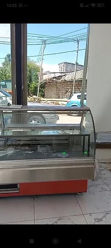 Soyuducu vitrini ölçü. 2.50 sm Qiymət 600 azn satılır ! Qarşıdan — 2