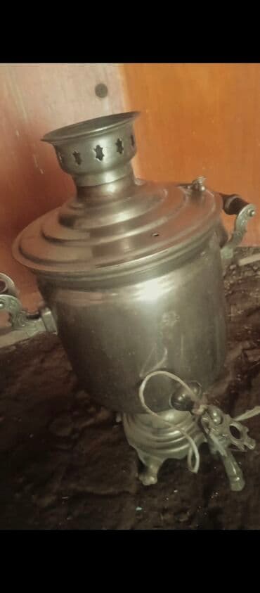 Klassik metal samovar - Material: döymə metal/ərinti gövdə, dekorativ