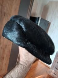 kişilər ucun dəri papaqlar və kepkalar: M,57,(R)
3-ü,birlikdə. 
işlənmiş.

Demək,olarki
Təp,Təzədirlər — 2