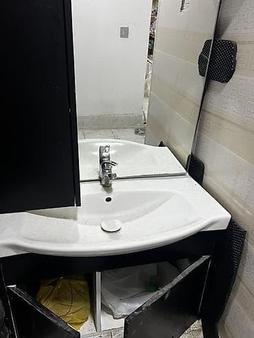 Hamam üçün lavabo dəsti - Material: ağ keramika lavabo, qara rəngli