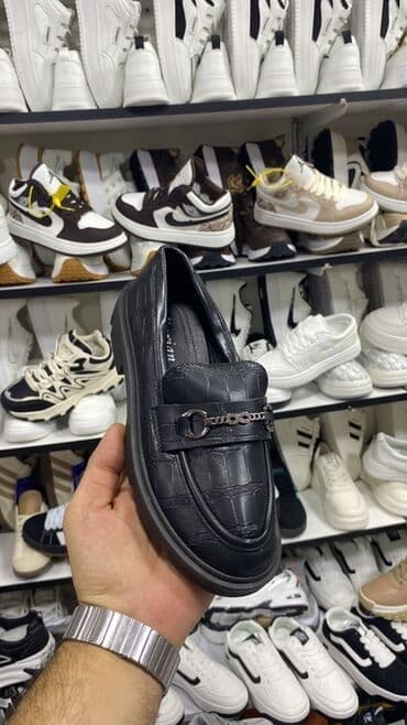 flis kişi tolstovkaları: Məhsul: Kişi və qadın ayaqqabıları – gündəlik və stil kombinasiyası — 4