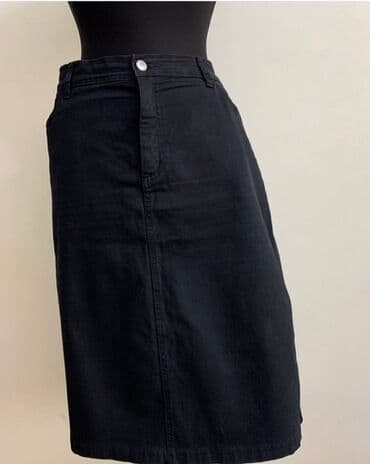 Razmer 46—48. Qadın ətəyi – qara rəng, düz kəsim - Material