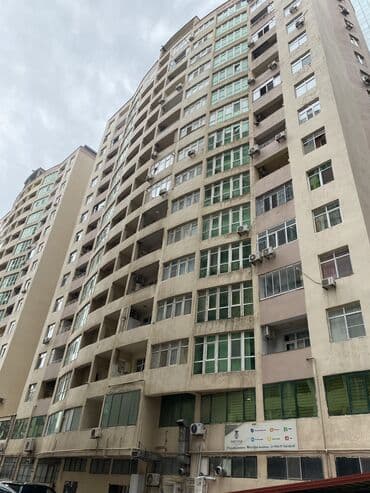 qaraj satılır: Qaraj. Xətai metrosunun çıxışında yerləşən yeni binanın zirzəmisində — 1