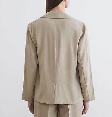 Aksesuarlar: Bej rəngli qadın blezeri - Kəsim: rahat, düz siluet; arxa hissədə — 2