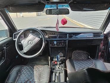 sukan uzluyu: Mercedes-Benz sedan - Korpus: 4 qapılı sedan, rəngi tünd — 3