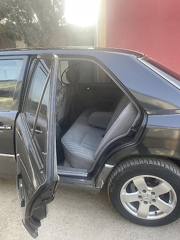 Mercedes-Benz E-Class: 2.6 л | 1990 г. Седан — 2