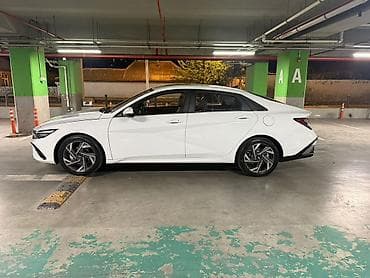 Hyundai Elantra: 1.5 l | 2024 il Sedan