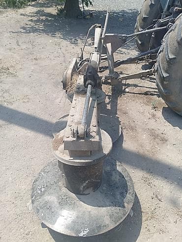 arx cəkən: Traktora qoşulan barabanlı otbiçən - 2 barabanlı diskli kəsici qurğu — 4